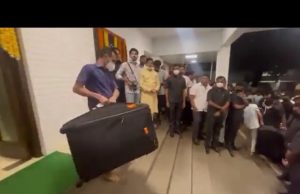 મહારાષ્ટ્રનું CM હાઉસ ખાલી : CM હાઉસમાંથી પરિવાર સહિત નીકળ્યાં ઉદ્ધવ, ઘરનો સામાન પણ કાઢ્યો; માતોશ્રીની આગળ હજારો શિવસૈનિક થયા એકઠાં, જુઓ Video