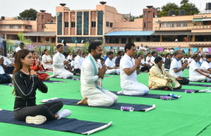 યોગ દિવસ ઉજવણી જમાવશે આકર્ષણ : યોગ દિવસે દુનિયામાં છવાઈ જશે ‘ગુજરાત’; ગુજરાતનાં 75 સ્થળ પર બનાવાયેલી યોગ ડોક્યુમેન્ટરી વિશ્વની અલગ-અલગ 75 ભાષામાં થશે લૉન્ચ!