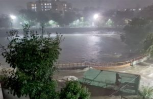 3 દિવસમાં સિઝનનો 30% વરસાદ; આજે સવારે 4 વાગ્યા સુધીમાં પાલડી, એલિસબ્રિજ અને વાસણામાં 18 ઇંચ ખાબક્યો વરસાદ; આજે શાળા-કોલેજો બંધ!