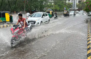 રાજકોટમાં વીજળીના કડાકા ભડાકા સાથે દોઢ ઇંચ વરસાદ, માધાપર ચોકડીએ ગોઠણસમા ભરાયા પાણી, 7 ડેમમાં આવ્યા નવાં નીર, વાહનચાલકો પરેશાન!