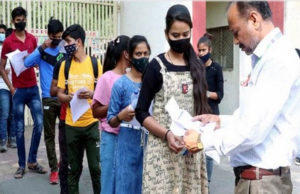 મેટલ ડિરેક્ટરનું બીપ વાગતાં કેરળમાં NEET આપવા ગયેલી છાત્રાઓની બ્રા ઉતારાવી; મહિલા કર્મીએ કહ્યું- બ્રા નહીં ઉતારો તો એક્ઝામ નહીં આપી શકો!