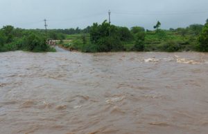 ગીર સોમનાથમાં “ફાટ્યું આભ” : સુત્રાપાડામાં 12 ઈંચ અને કોડીનારમાં 9 ઇંચ ખાબક્યો વરસાદ, માર્ગો ઉપર નદીઓ વહેતી થઇ, અનેક ગામો બેટમાં ફેરવાયાં!