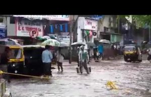 મુંબઈમાં ભારે વરસાદથી લોકો પરેશાન, બસ અને લોકલ ટ્રેન પ્રભાવિત થઈ, વરસાદને કારણે ઠેર-ઠેર ભરાયાં પાણી; દિલ્હીમાં યલો એલર્ટ, જુઓ Vedio