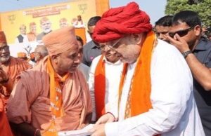 ધાર્મિક લાગણી નથી દુભાતી ? : ભાજપીઓ અને પોલીસને લાડવાનો ભોગ ધરાવતા સાધુઓ સામે કેમ પોલીસ ફરીયાદ નહીં ?