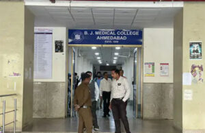 B.J. મેડિકલમાં રેગિંગનો મામલો; 7 જુનિયર ડોક્ટરને 3 સિનિયરે બેલ્ટ અને શૂઝથી ફટકાર્યા, લાફા મારતાં બેને બહેરાશ, એન્ટી રેંગિંગ કમિટીને તપાસ સોંપાશે!