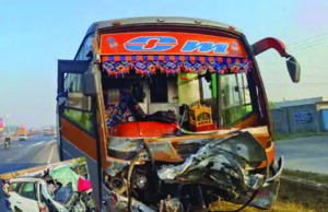 નવસારી જિલ્લામાં આજે વહેલી સવારે ગોઝારો અકસ્માત; ફોર્ચ્યુનરમાં સવાર 9 પૈકી આઠનાં અને બસમાં સવાર એકનું મોત, 30 લોકોને ઈજા!