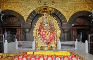 માસ્કના કડક નિયમ : મહારાષ્ટ્રમાં કોરોનાનો ડર; શિરડી, પંઢરપુર અને ત્ર્યંબકેશ્વર મંદિરમાં માસ્ક વિના પ્રવેશ નહીં!