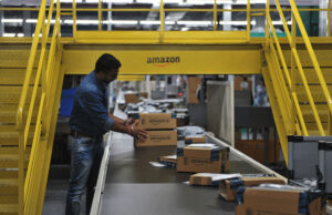 ટ્વિટર, મેટા બાદ હવે એમેઝોન કંપની 10,000થી વધુ કર્મચારીઓને છટણી કરવાનું વિચારી રહી છે, છટણીની વાત બાદ કંપનીના શેર ઘટ્યા હતા!