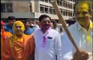 ધર્મ સત્તાના ખભે રાજ સત્તાનો હાથ : હિંદુત્વના નામે ધર્મ સત્તા રાજ સત્તાના શરણે, સાધુઓની કિંમત કોડીની !, જુઓ Video