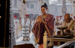 અંધ ભક્તોના સમાજ વચ્ચે “મહારાજ”ની જેમ નરાધમો બની બેઠા છે આચાર્યો, લાલજીઓ અને સાધુઓ !