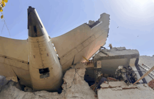 બચાવકામગીરીમાં અડચણરૂપ બનતી નેતાઓની મુલાકાત, પોલીસ નેતાઓની સુરક્ષામાં