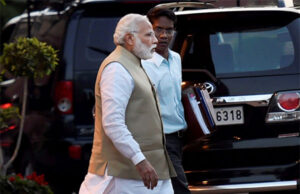 પ્રજાના પૈસે ધુમાડો : રોડ-રસ્તા અને લાઈટો ટકાટક કેમ કે ભાજપના “તારણહાર” આવી રહ્યા છે !