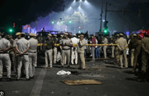 અમદાવાદમાં આતંકીઓ પકડાયાના ત્રણ દિવસ બાદ દિલ્હી લાલકિલ્લા નજીક બ્લાસ્ટ, 12થી વધુના મોત