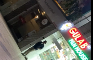 સપ્ટેમ્બર મહિનામાં રામ અને મુનિ સ્વામી પેન્ટ શર્ટ પહેરી પાનના ગલ્લે દેખાયા !, કાલુપુર સ્વા. સંસ્થાનો વાહિયાત ખુલાસો