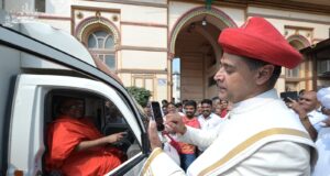 પાખંડનું સામ્રાજ્ય ? : સેક્સકાંડના આરોપી મહંત, આચાર્યની ઉશ્કેરણી, પુરુષો પગમાં અને મહિલાઓ સાધુ સાથે સંસારમાં !