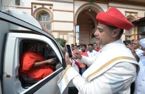 પાખંડનું સામ્રાજ્ય ? : સેક્સકાંડના આરોપી મહંત, આચાર્યની ઉશ્કેરણી, પુરુષો પગમાં અને મહિલાઓ સાધુ સાથે સંસારમાં !