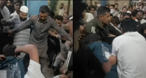 અમદાવાદ : ‘ઇસકો બહાર નિકાલો ઔર ઈસે માર ડાલો’, મુસ્લિમ ટોળાનો હિન્દૂ યુવક આરોપીની હત્યાનો પ્રયાસ