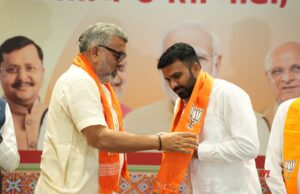 હાર્દિક કે રાજુ : પહેલા વિરોધી બની પ્રજાનો સહકાર મેળવે બાદમાં ભાજપના ખોળામાં બેસે, શું ગુજરાતીઓ અભણ છે ?