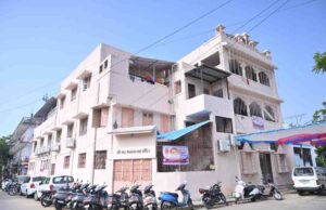 વાડજ સ્વામિનારાયણ મંદિરના વહીવટકર્તાઓએ 33 વર્ષથી સત્સંગ સભા કરનારા વડીલોને હાંકી કાઢ્યા !