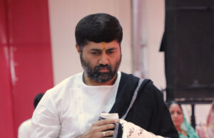 જેવો યજમાન તેવો ભાવ : જીગ્નેશ ઠાકર કશું લેતા નથી પણ સાજિંદા-લાઈવ સહીત કથા કરવાના 25થી 51 લાખ !