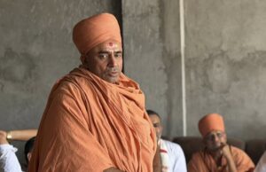 ભગવાધારી રાજકારણી, ધર્મનો નહીં સત્તાનો એજન્ટ : વડતાલનો નૌતમ ધર્મને છોડી સત્તાના પ્રચારમાં વ્યસ્ત