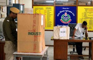 નડિયાદથી વોટચોરીનો પ્રારંભ ? : ભાજપના કાર્યકર હાજર અને ચૂંટણી અધિકારી ગેરહાજર, વિડીયો વાયરલ