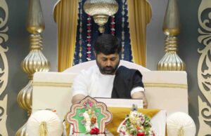 કથાકાર જીગ્નેશ દાદાનું બિલ્ડરોને 2 થી 3 ટકે પૈસા ધિરાણ !, અનુયાયીઓનો ઇન્કાર